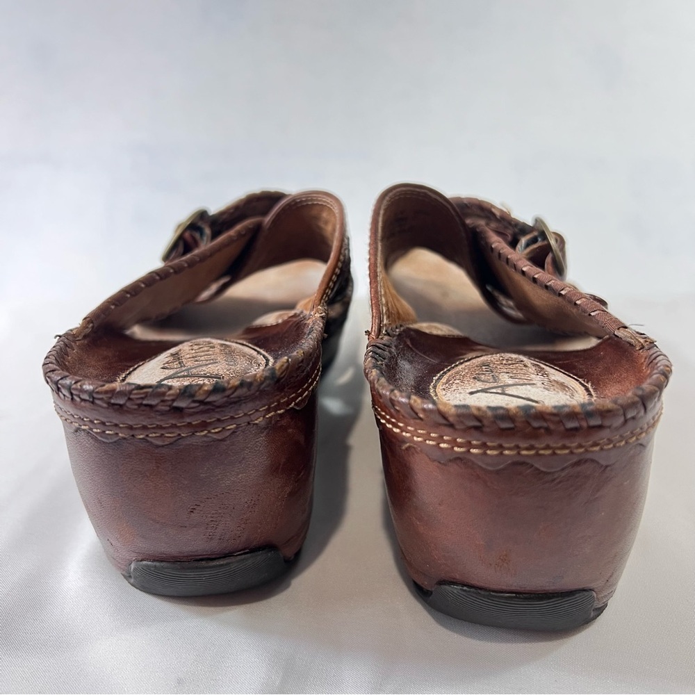 Clarks Artisan Brown Leather Wedge Sandals Sz 6 1/2 M Criss-Cross Straps Buckle - Picture 4 of 11
